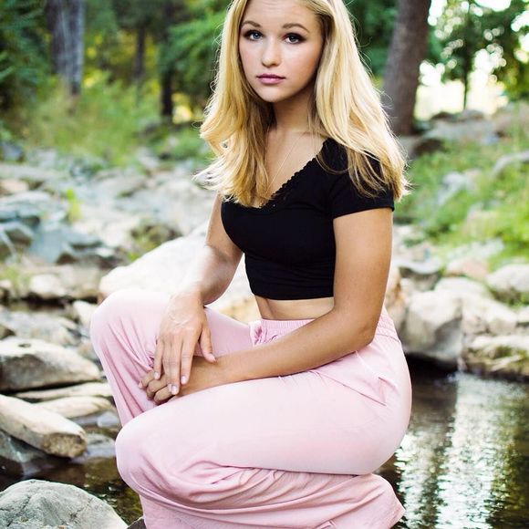 Meet your Posher, Addison - Picture 1 of 1